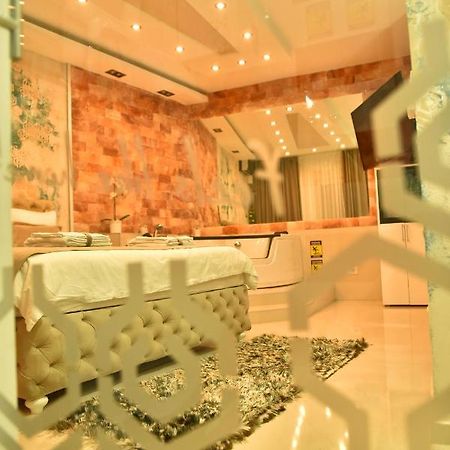 Design Apartment Premium Spa Lux 4 Star "Dubai" Completely Private Wellness & Spa Free Included Sauna & Jacuzzi & Salt Wall & Fire Place & 3D Ceilings & Business Wifi & Netflix & Keyless Code Entry & Full Smart App & Secure 2 Parking Place Ćuprija 外观 照片