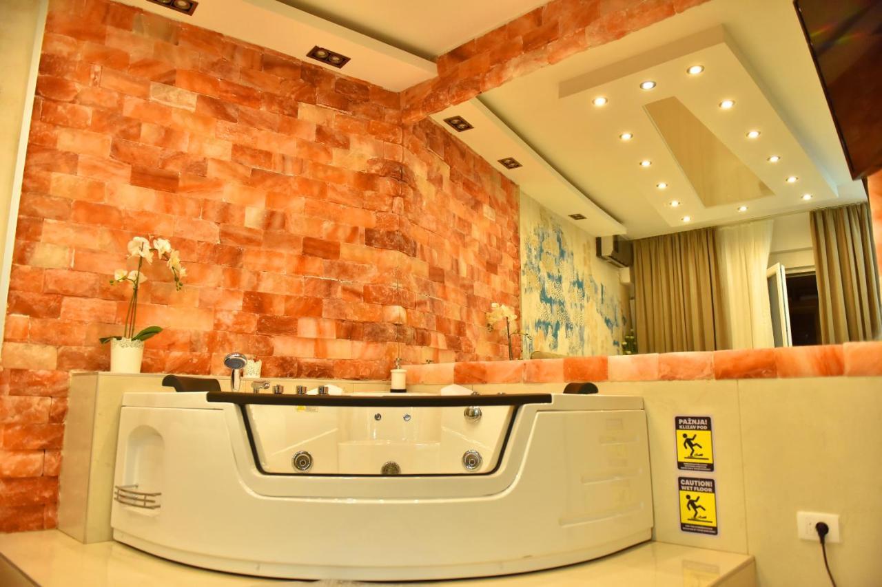 Design Apartment Premium Spa Lux 4 Star "Dubai" Completely Private Wellness & Spa Free Included Sauna & Jacuzzi & Salt Wall & Fire Place & 3D Ceilings & Business Wifi & Netflix & Keyless Code Entry & Full Smart App & Secure 2 Parking Place Ćuprija 外观 照片