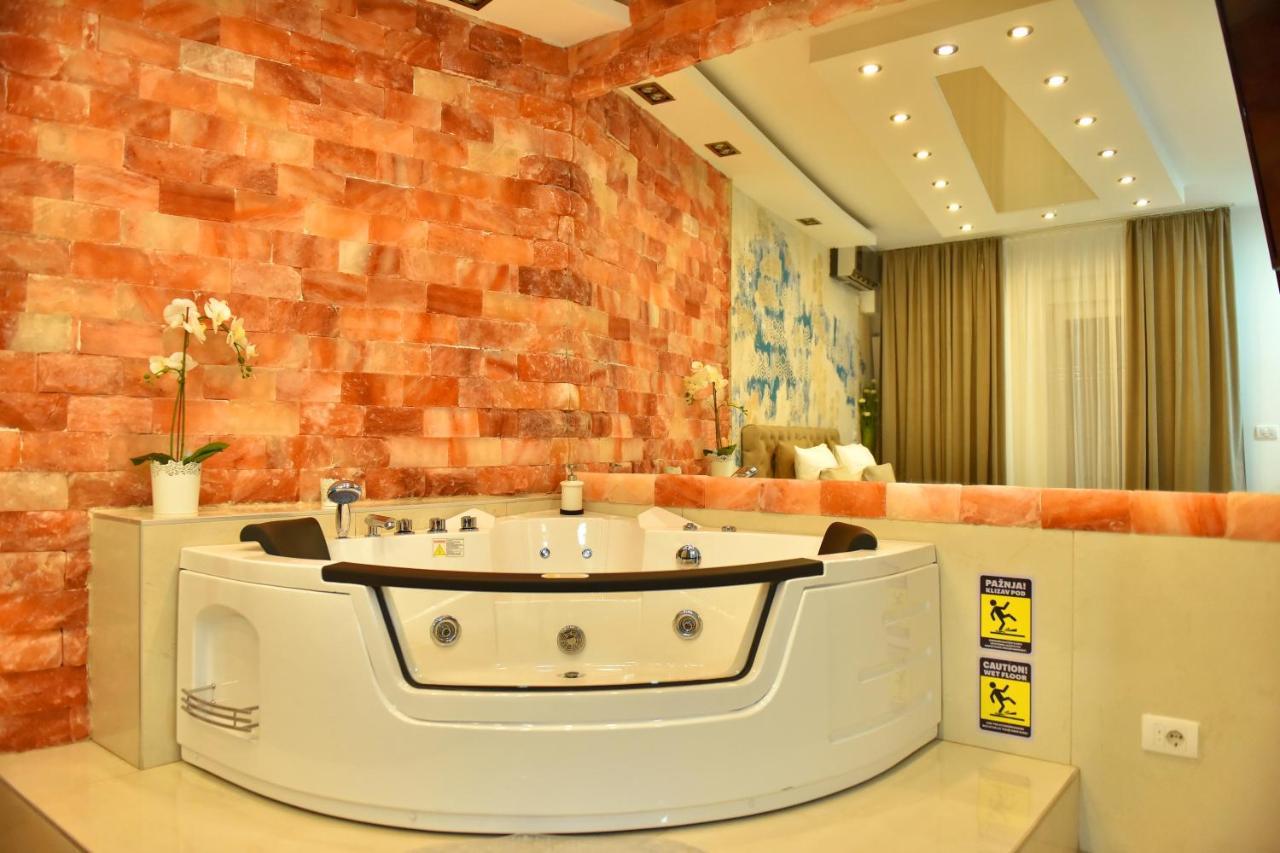 Design Apartment Premium Spa Lux 4 Star "Dubai" Completely Private Wellness & Spa Free Included Sauna & Jacuzzi & Salt Wall & Fire Place & 3D Ceilings & Business Wifi & Netflix & Keyless Code Entry & Full Smart App & Secure 2 Parking Place Ćuprija 外观 照片