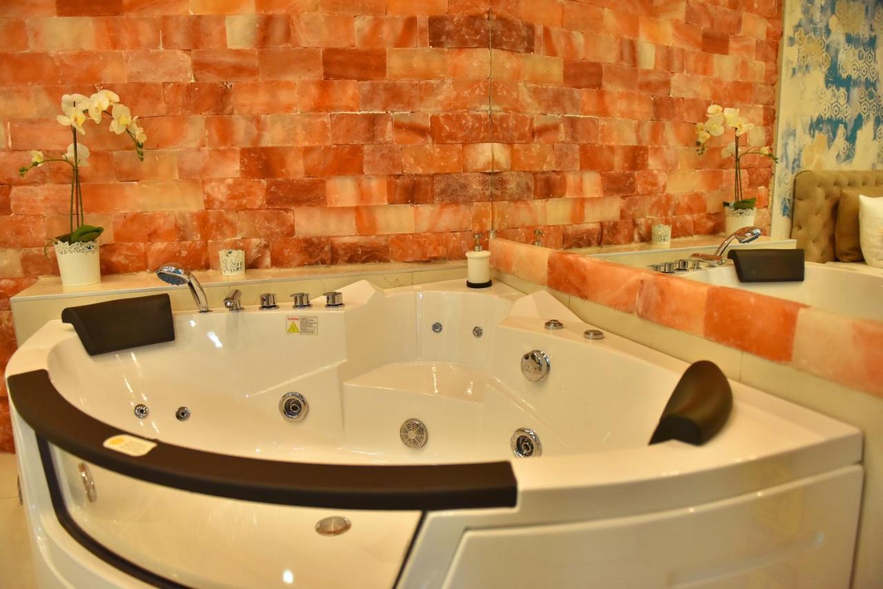 Design Apartment Premium Spa Lux 4 Star "Dubai" Completely Private Wellness & Spa Free Included Sauna & Jacuzzi & Salt Wall & Fire Place & 3D Ceilings & Business Wifi & Netflix & Keyless Code Entry & Full Smart App & Secure 2 Parking Place Ćuprija 外观 照片