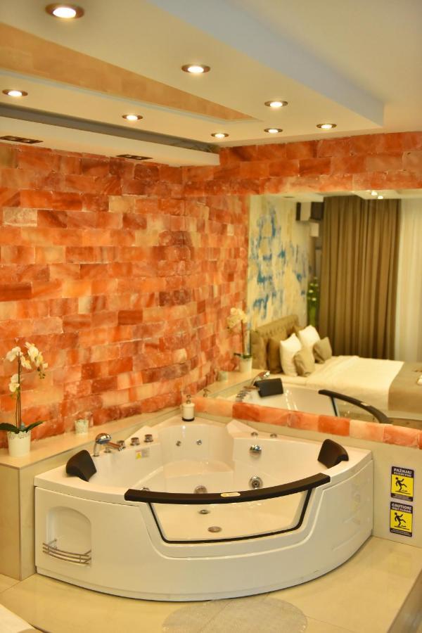 Design Apartment Premium Spa Lux 4 Star "Dubai" Completely Private Wellness & Spa Free Included Sauna & Jacuzzi & Salt Wall & Fire Place & 3D Ceilings & Business Wifi & Netflix & Keyless Code Entry & Full Smart App & Secure 2 Parking Place Ćuprija 外观 照片