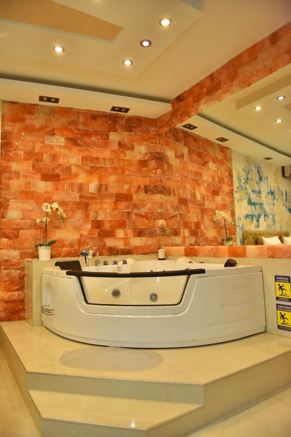 Design Apartment Premium Spa Lux 4 Star "Dubai" Completely Private Wellness & Spa Free Included Sauna & Jacuzzi & Salt Wall & Fire Place & 3D Ceilings & Business Wifi & Netflix & Keyless Code Entry & Full Smart App & Secure 2 Parking Place Ćuprija 外观 照片