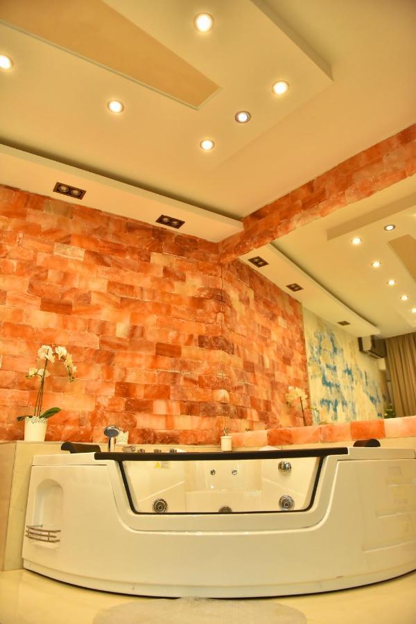 Design Apartment Premium Spa Lux 4 Star "Dubai" Completely Private Wellness & Spa Free Included Sauna & Jacuzzi & Salt Wall & Fire Place & 3D Ceilings & Business Wifi & Netflix & Keyless Code Entry & Full Smart App & Secure 2 Parking Place Ćuprija 外观 照片