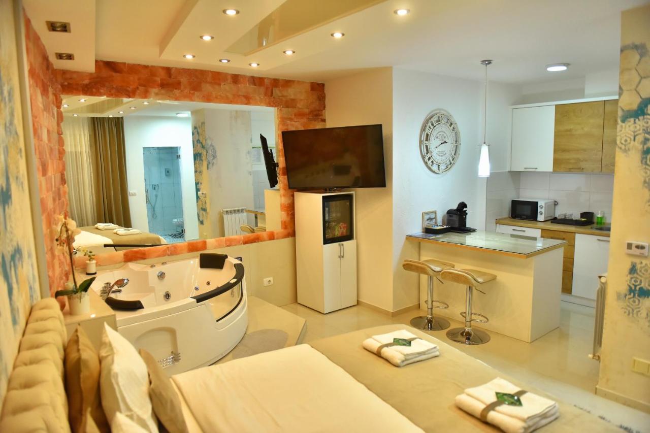 Design Apartment Premium Spa Lux 4 Star "Dubai" Completely Private Wellness & Spa Free Included Sauna & Jacuzzi & Salt Wall & Fire Place & 3D Ceilings & Business Wifi & Netflix & Keyless Code Entry & Full Smart App & Secure 2 Parking Place Ćuprija 外观 照片