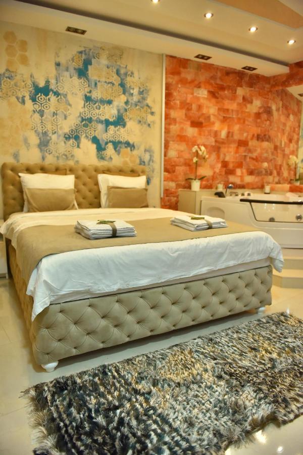 Design Apartment Premium Spa Lux 4 Star "Dubai" Completely Private Wellness & Spa Free Included Sauna & Jacuzzi & Salt Wall & Fire Place & 3D Ceilings & Business Wifi & Netflix & Keyless Code Entry & Full Smart App & Secure 2 Parking Place Ćuprija 外观 照片