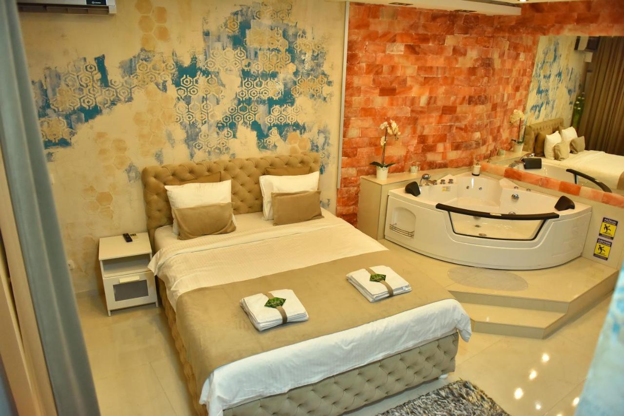 Design Apartment Premium Spa Lux 4 Star "Dubai" Completely Private Wellness & Spa Free Included Sauna & Jacuzzi & Salt Wall & Fire Place & 3D Ceilings & Business Wifi & Netflix & Keyless Code Entry & Full Smart App & Secure 2 Parking Place Ćuprija 外观 照片
