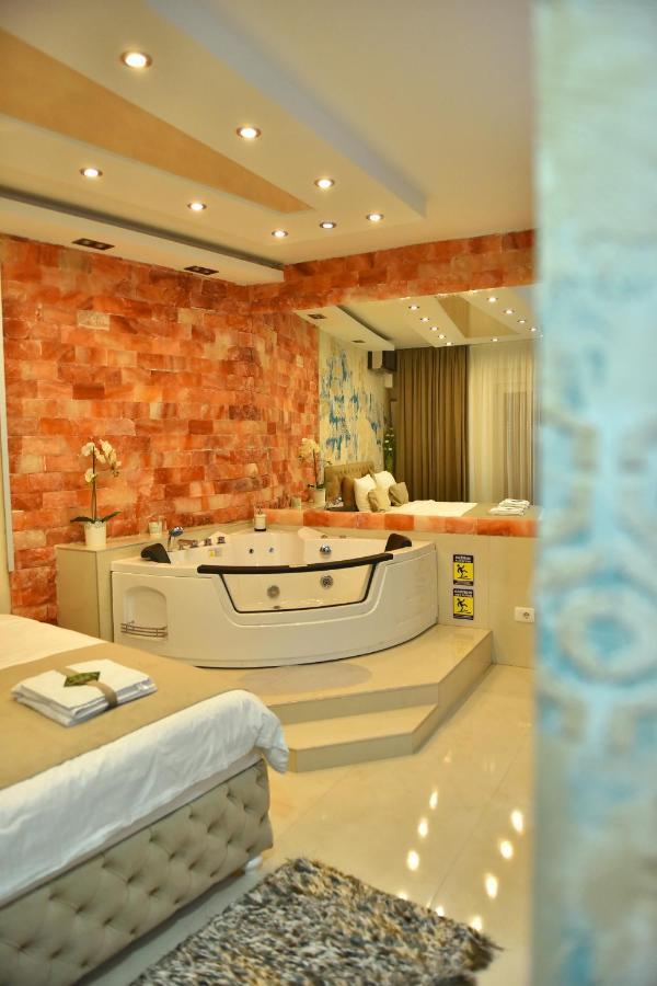 Design Apartment Premium Spa Lux 4 Star "Dubai" Completely Private Wellness & Spa Free Included Sauna & Jacuzzi & Salt Wall & Fire Place & 3D Ceilings & Business Wifi & Netflix & Keyless Code Entry & Full Smart App & Secure 2 Parking Place Ćuprija 外观 照片