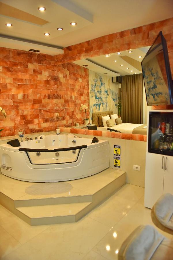 Design Apartment Premium Spa Lux 4 Star "Dubai" Completely Private Wellness & Spa Free Included Sauna & Jacuzzi & Salt Wall & Fire Place & 3D Ceilings & Business Wifi & Netflix & Keyless Code Entry & Full Smart App & Secure 2 Parking Place Ćuprija 外观 照片