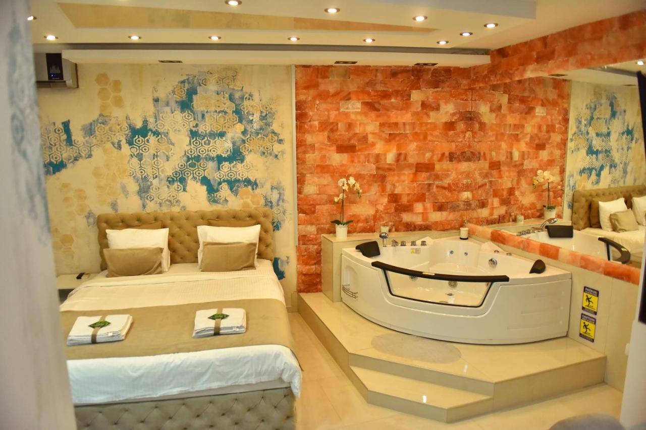 Design Apartment Premium Spa Lux 4 Star "Dubai" Completely Private Wellness & Spa Free Included Sauna & Jacuzzi & Salt Wall & Fire Place & 3D Ceilings & Business Wifi & Netflix & Keyless Code Entry & Full Smart App & Secure 2 Parking Place Ćuprija 外观 照片