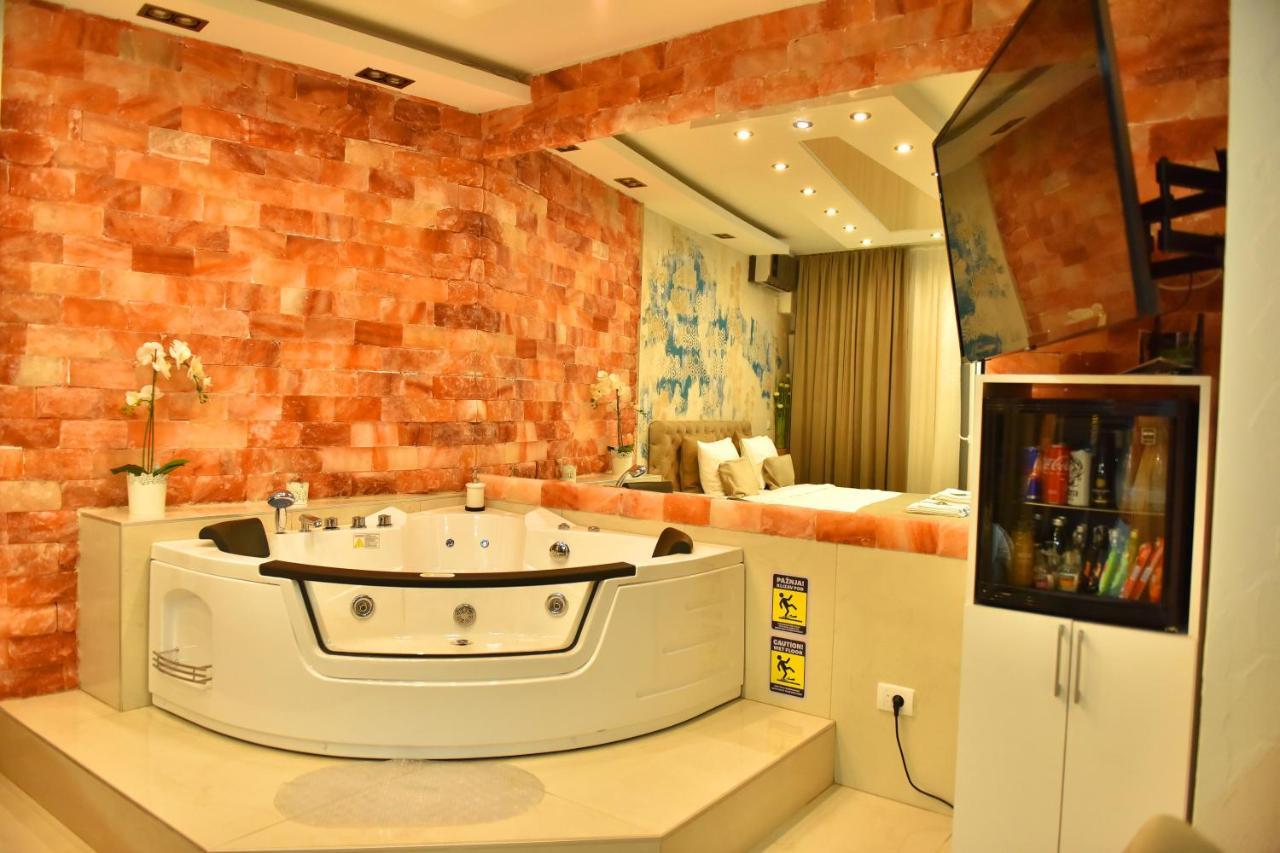 Design Apartment Premium Spa Lux 4 Star "Dubai" Completely Private Wellness & Spa Free Included Sauna & Jacuzzi & Salt Wall & Fire Place & 3D Ceilings & Business Wifi & Netflix & Keyless Code Entry & Full Smart App & Secure 2 Parking Place Ćuprija 外观 照片